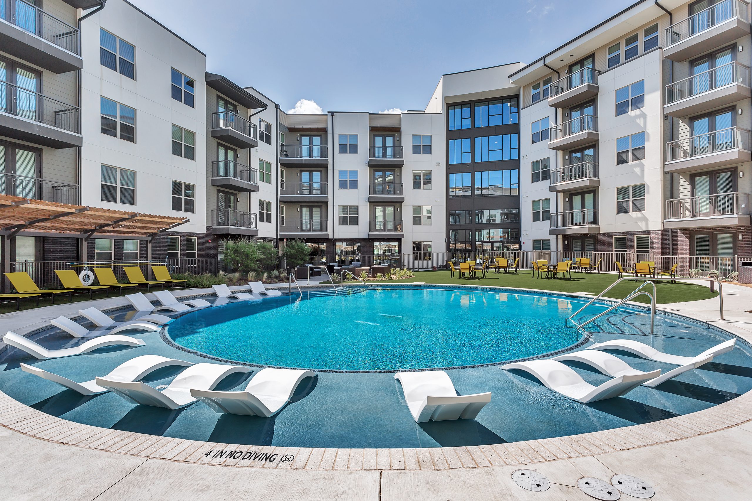 The Nash Apartments - Dallas, TX